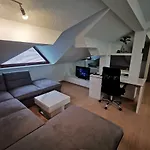 Db *