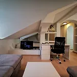 Db *