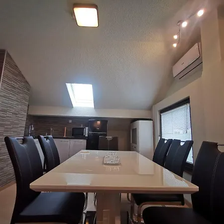 Db Διαμέρισμα Μπλεντ